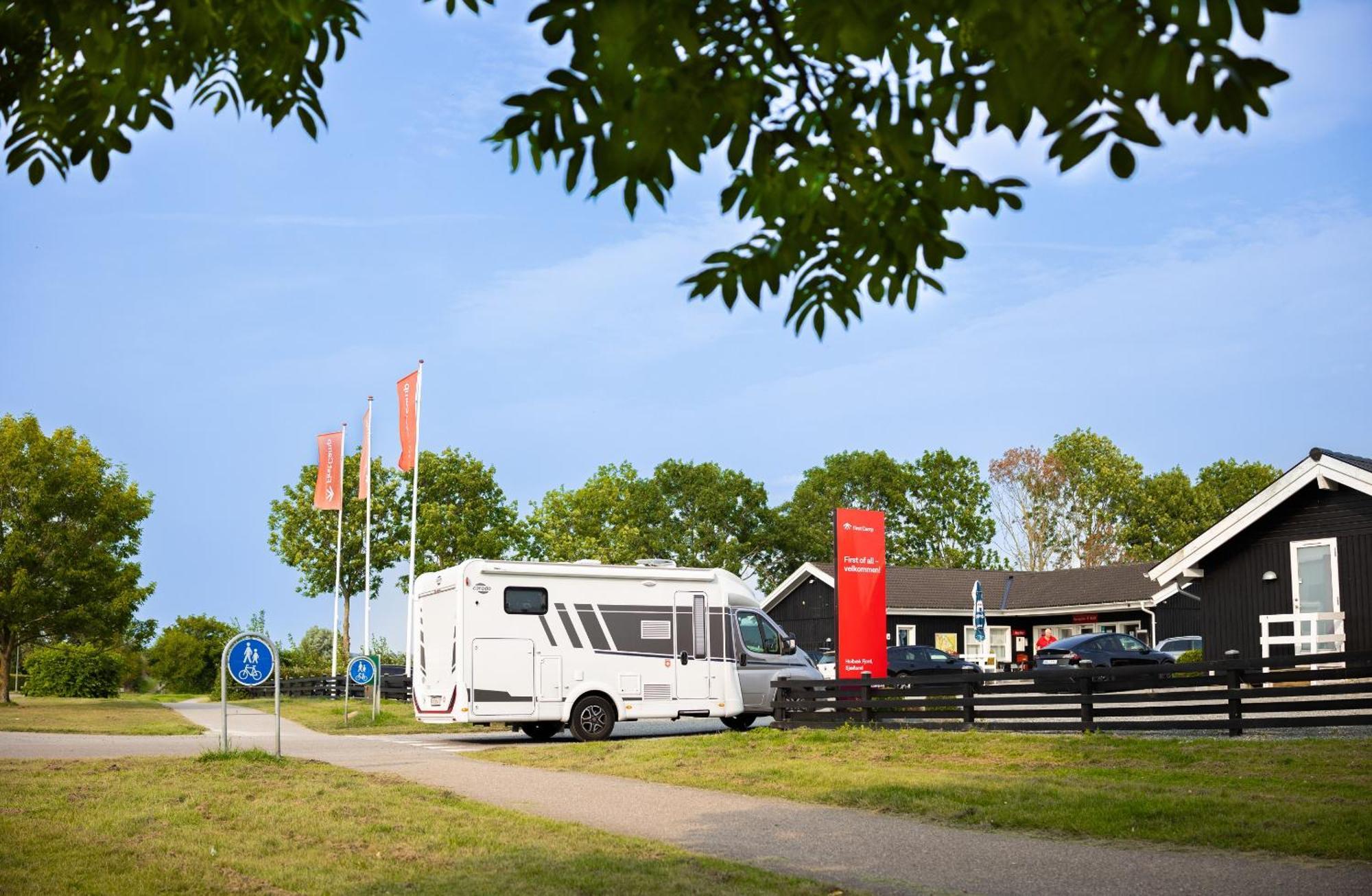 Отель First Camp Holbaek Fjord Экстерьер фото