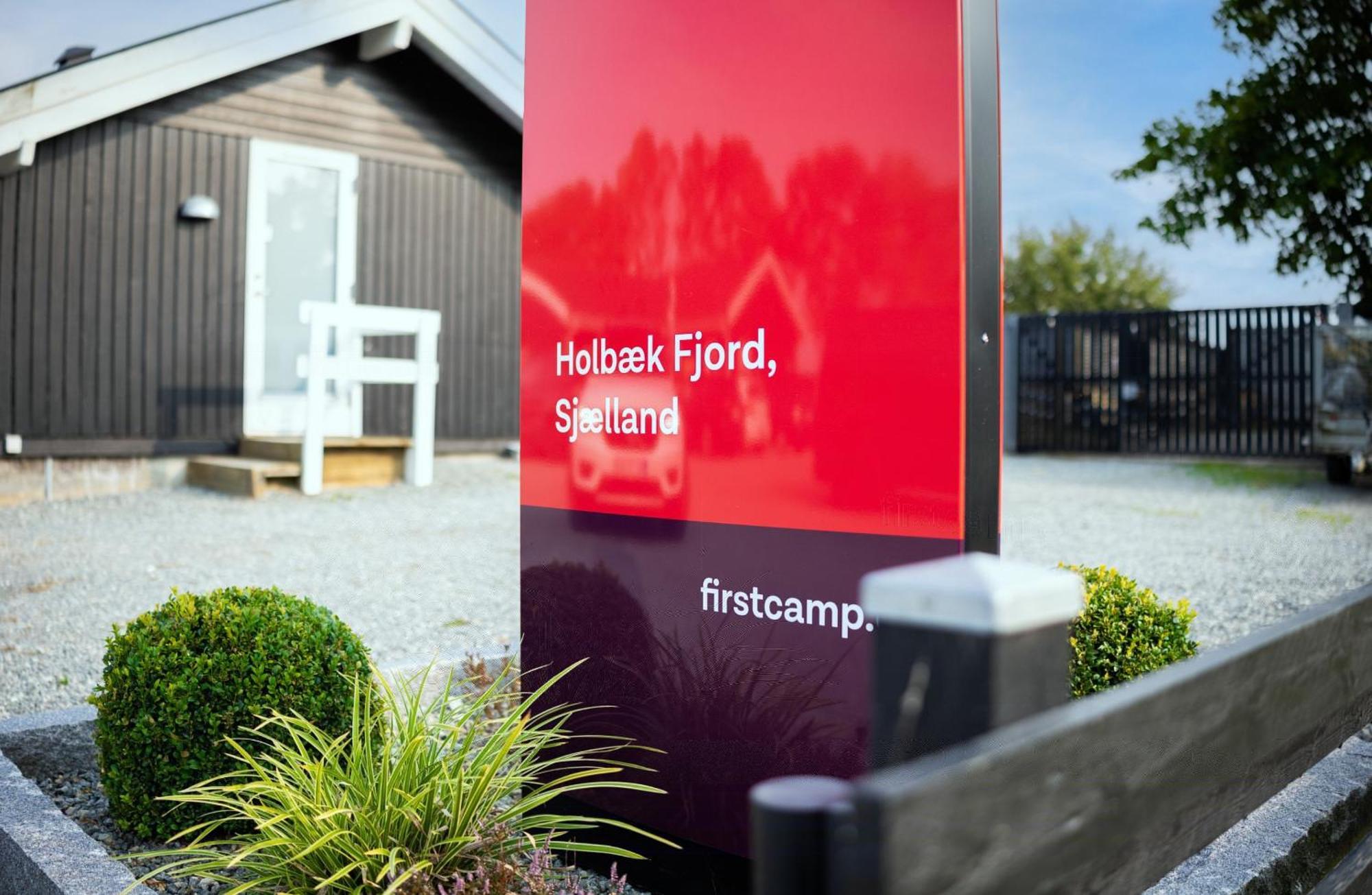 Отель First Camp Holbaek Fjord Экстерьер фото